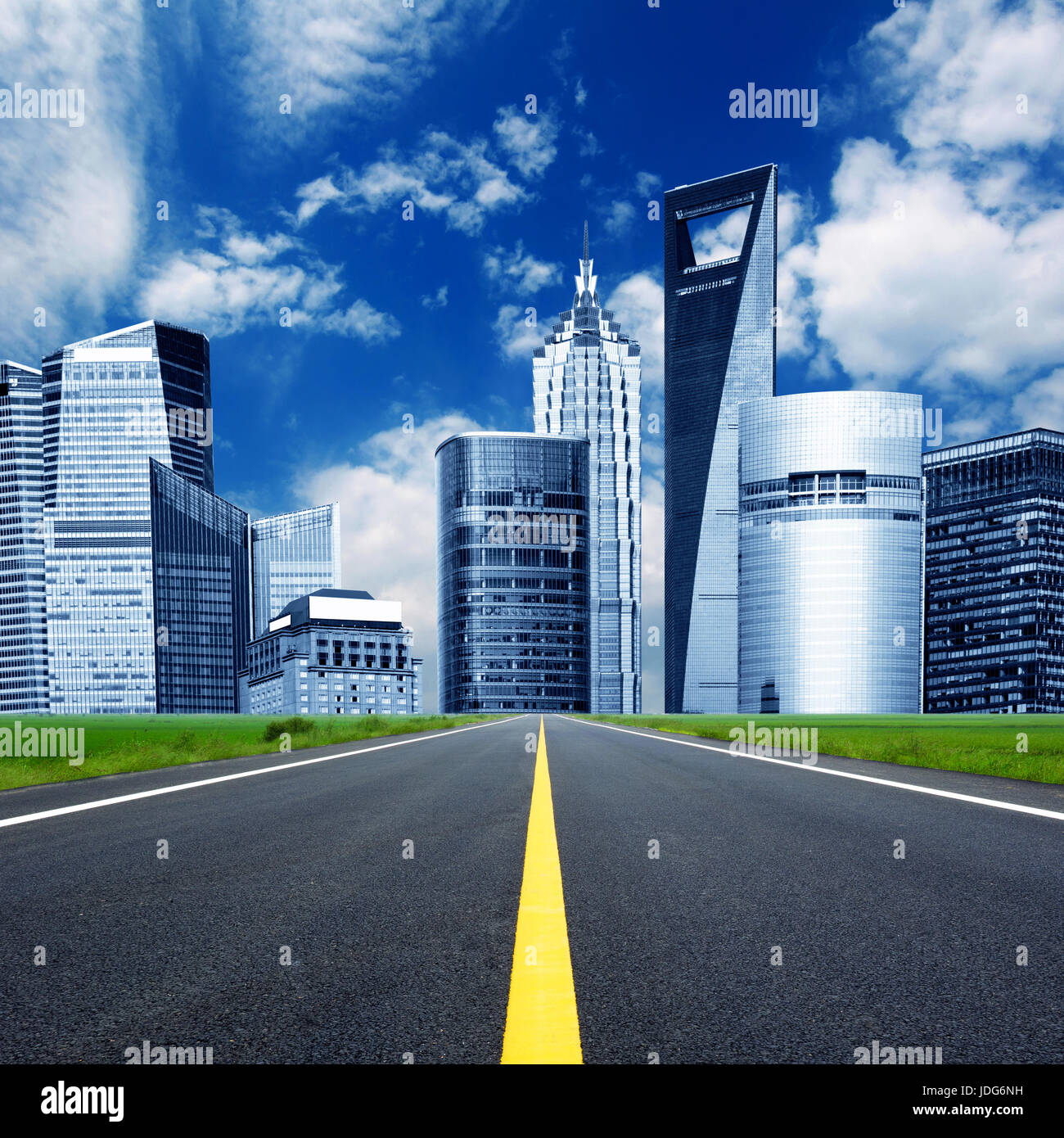 Fast moving cities hi-res stock photography and images - Alamy