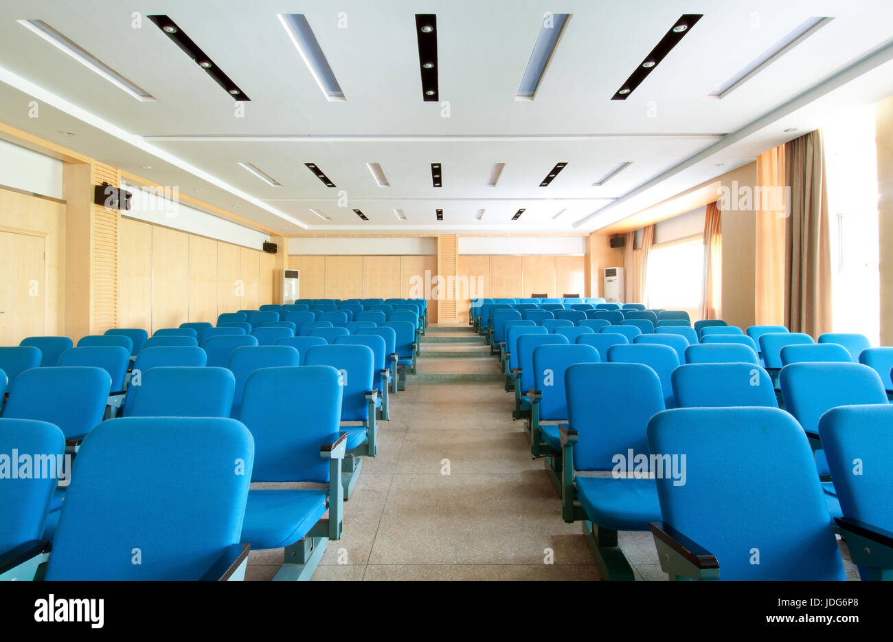 Spacious rooms hires stock photography and images Alamy
