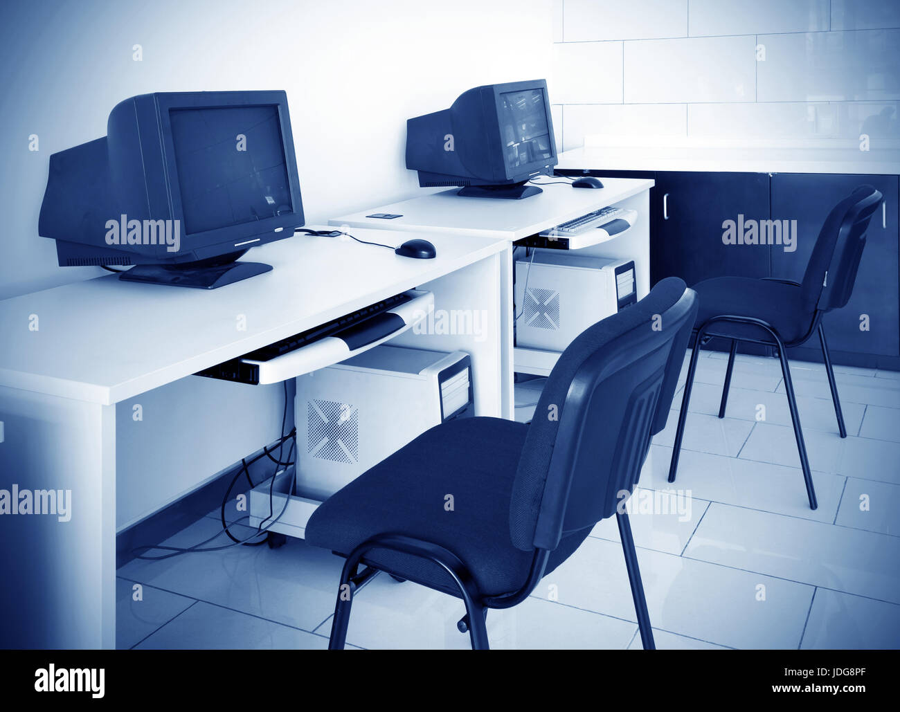 Modern computer room Stock Photo - Alamy