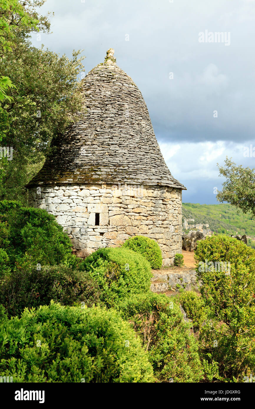 France, Dordogne (24), Périgord Noir, vallée de la Dordogne, Vézac, jardins du château de Marqueyssac, la cabane en cloche, cabane en pierre sèche (ut Stock Photo