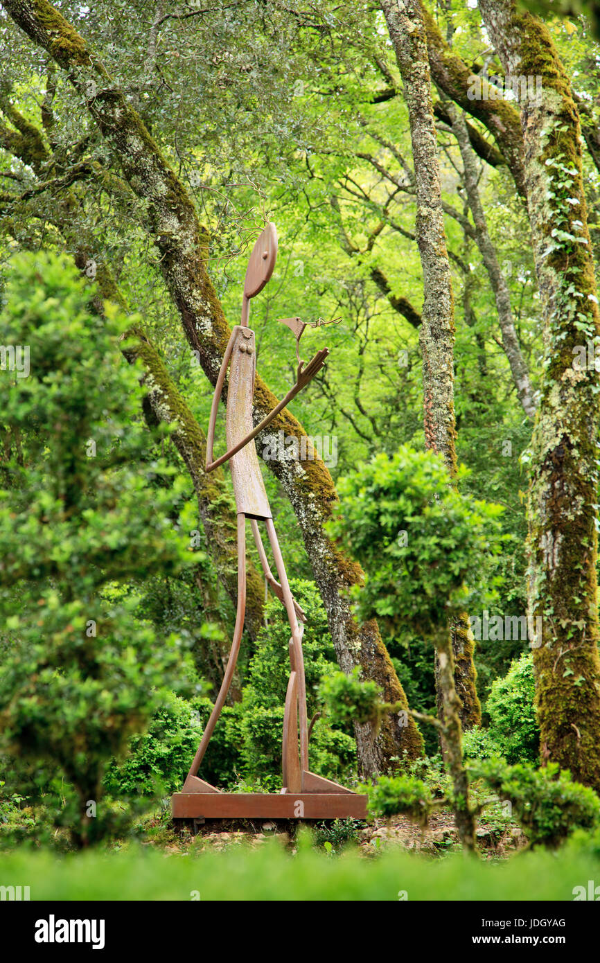 France, Dordogne (24), Périgord Noir, vallée de la Dordogne, Vézac, jardins du château de Marqueyssac, oeuvre en métal d'Alain de Cerval, un descendan Stock Photo