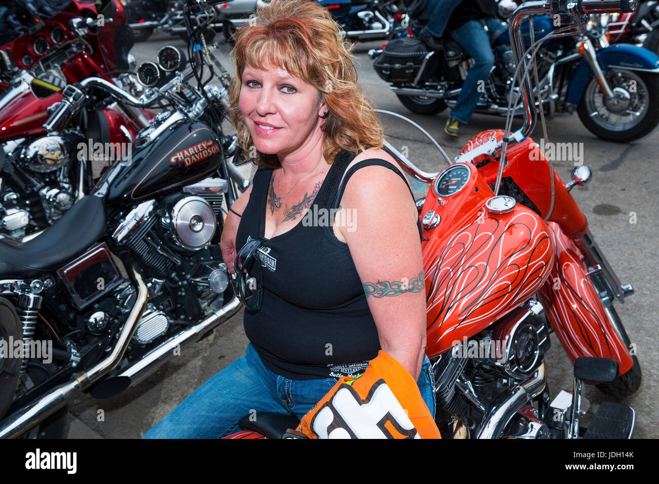 Sombrero de Cowboy mujer rider Sturgis Motorcycle Rally anual Dakota del  Sur EE.UU Fotografía de stock - Alamy