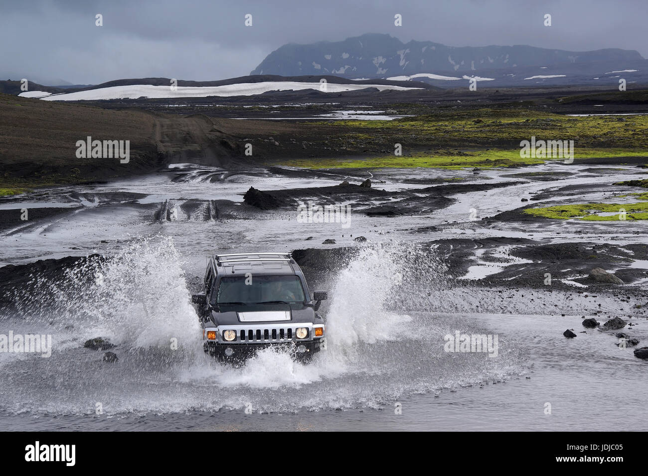Iceland, Europe, Range Rover in the highland , Island, Europa, Range