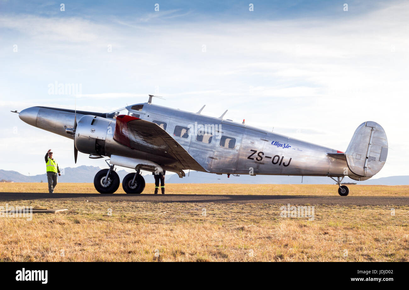 Twin prop vintage plane hi-res stock photography and images - Alamy