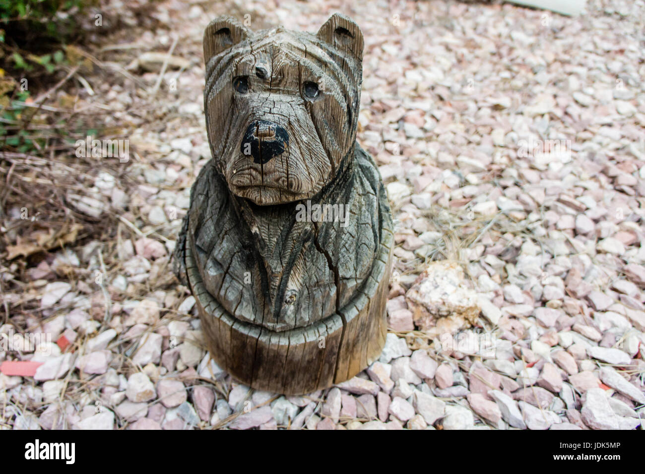 A wooden sculpture of a bear Stock Photo - Alamy