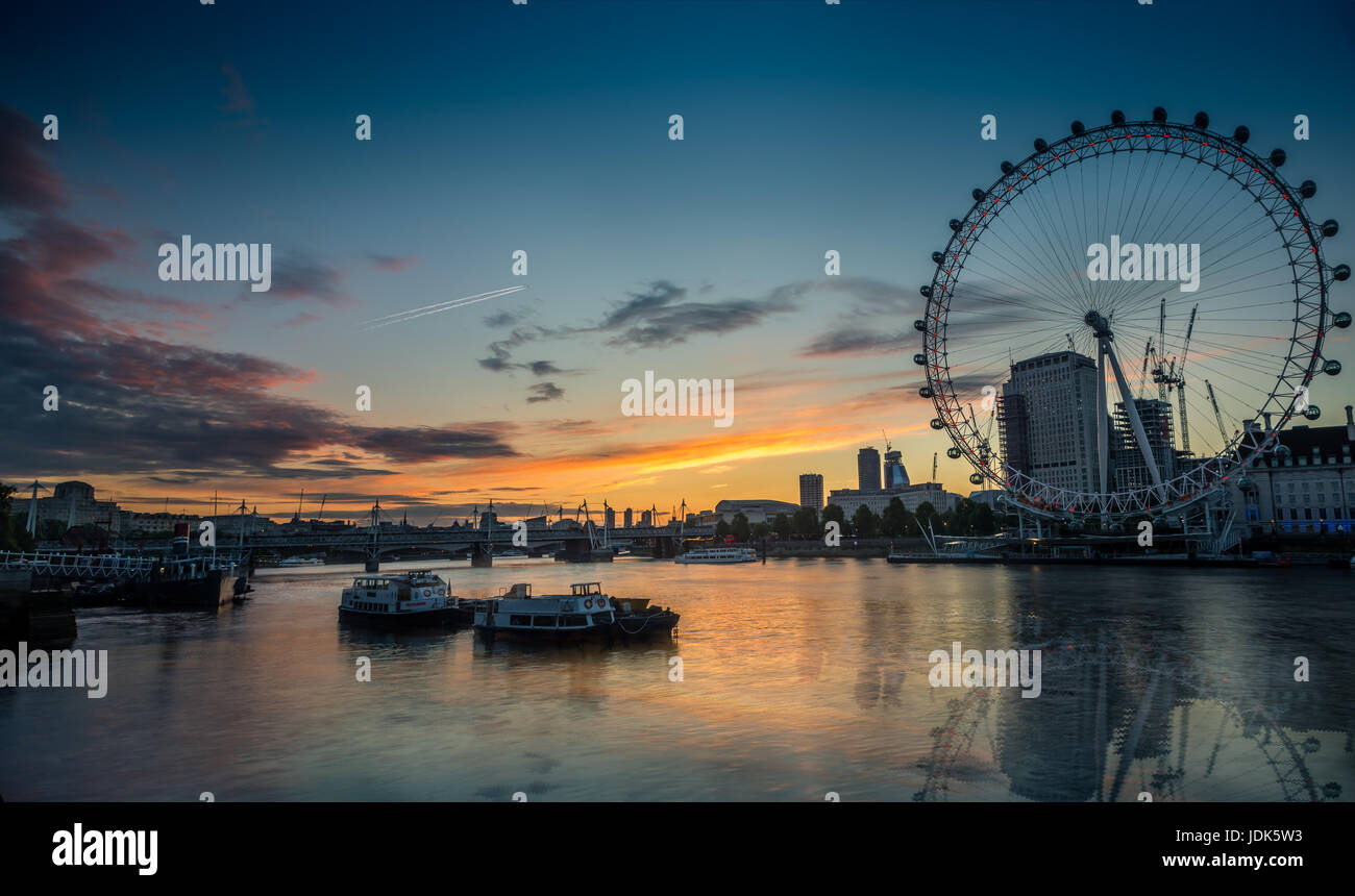 London Eye Sunrise Stock Photo Alamy london-eye-sunrise-stock-photo-alamy