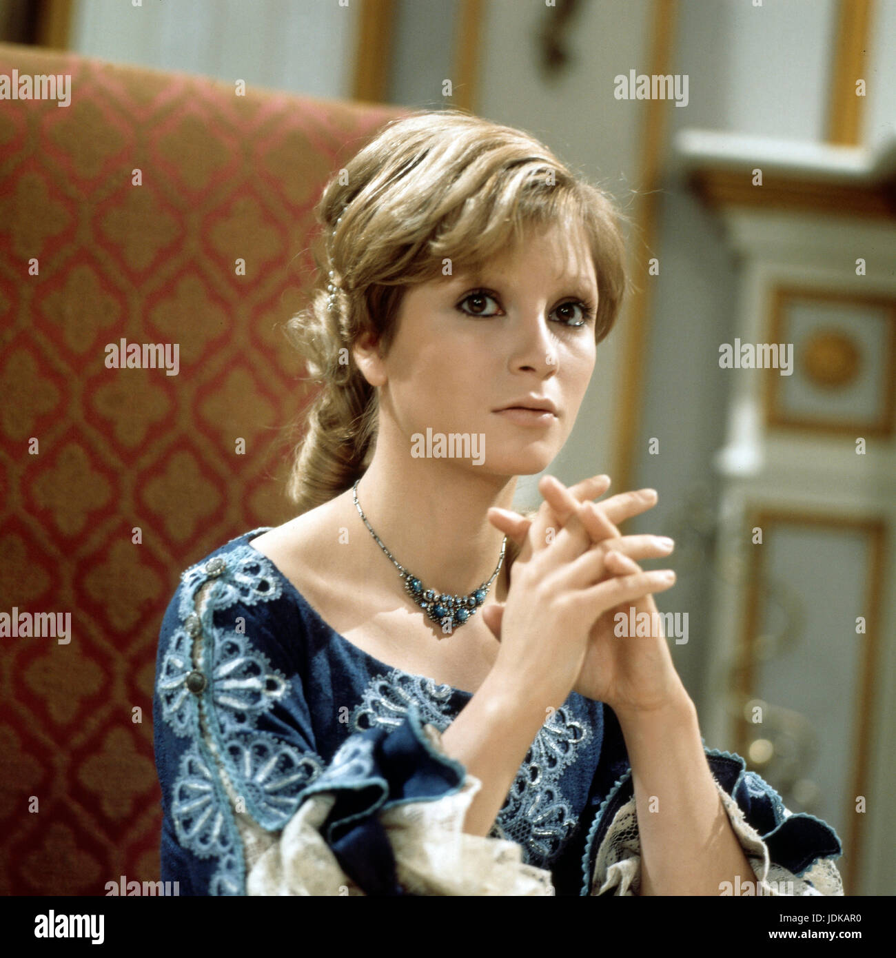 Ein Glas Wasser, Fernsehfilm, Deutschland 1977, Regie: Wolfgang Glück,  Darsteller: Susanne Uhlen Stock Photo - Alamy