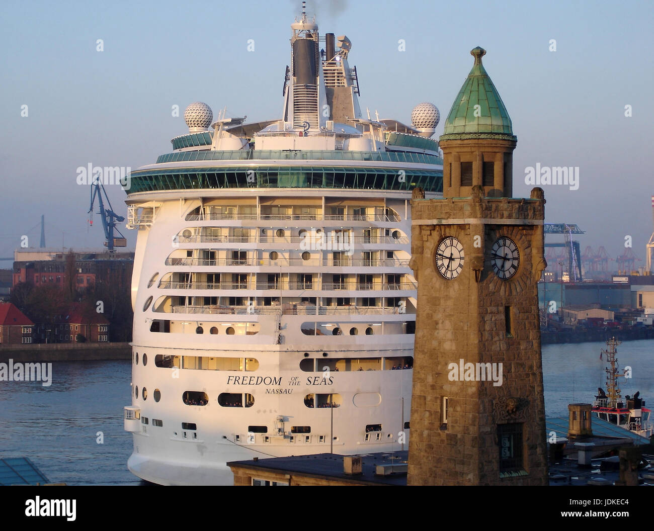 'Germany, Hamburg, Saint Pauli-Landungsbruecken, passenger liner ''Freedom of the Seas'' with the Eindocken', Deutschland, St. Pauli-Landungsbruecken, Stock Photo