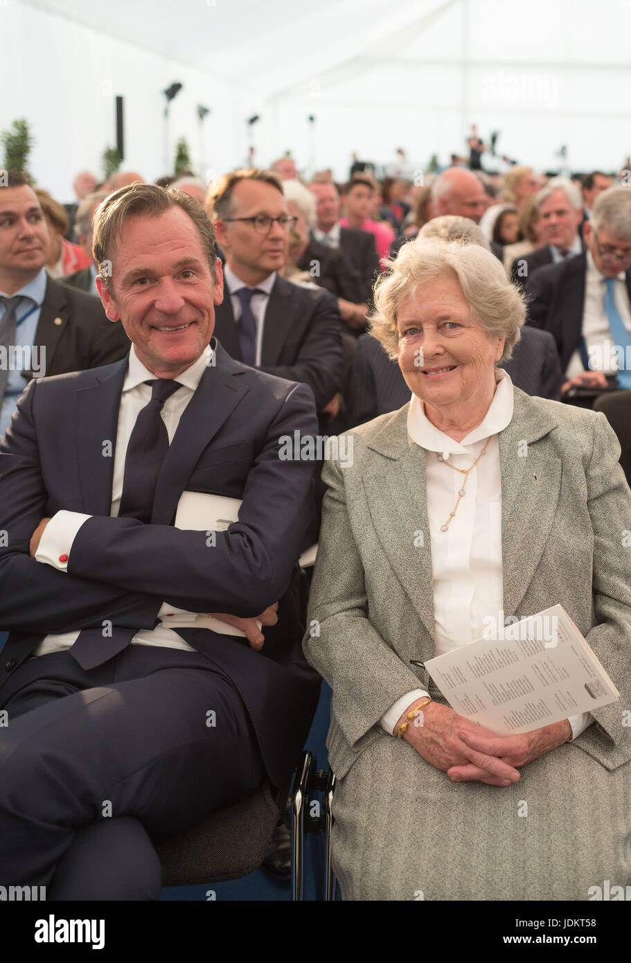 Berlin, Germany. 20th June, 2017. The Chairpeople of Axel Springer SE, Mathias Dopfner and Marianne von Weizsacker, arrive to the awards ceremony of the Henry A. Kissinger Prize in Berlin, Germany, 20 June 2017. Photo: Jörg Carstensen/dpa/Alamy Live News Stock Photo