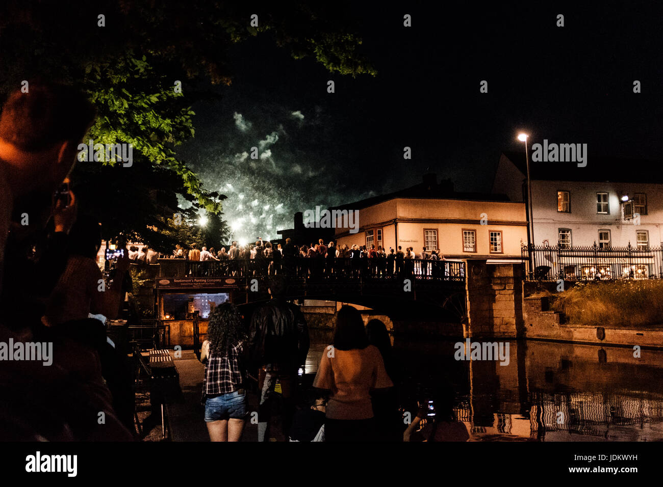 Cambridge, UK, 20th, June, 2017. Crowds gather on Magdalene Bridge to watch St John's College May Ball fireworks. CamNews / Alamy Live News Stock Photo