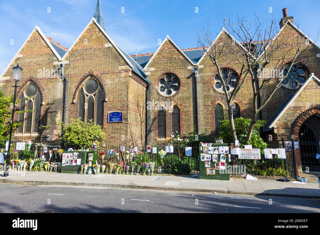 London, UK. 20th June 2017 - On 14 June 2017 Grenfell Tower, a 24-storey high tower block of public housing flats in North Kensington, west London, England was severely damaged by fire, causing a high number of casualties. People have come to lay flowers and pay tributes to the victims who lost their lives in the fire. Stock Photo