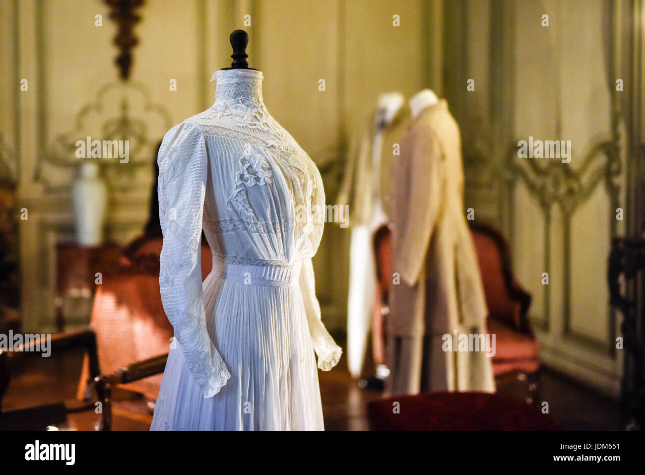 (170621) -- SEINE-ET-MARNE June 21, 2017 (Xinhua) -- Photo taken on June 20, 2017 shows a summer dress which was popular around 1900 at Chateau of Champs-sur-Marne in Marne-la-Vallee, France. The exhibition 'The History in Costumes: from the Belle Epoque to the Crazy Years 1890-1930' showed more than 40 outfits, from which visitors can realize the evolution of clothing and the social changes at that time. (Xinhua/Chen Yichen)(zf) Stock Photo