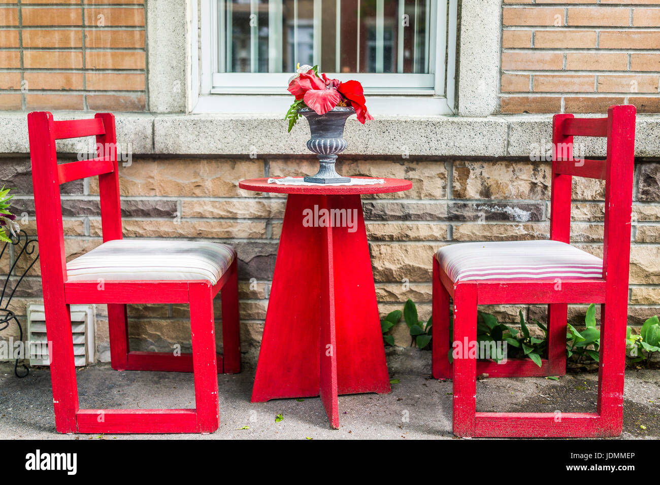 Two red garden chairs hi-res stock photography and images - Alamy