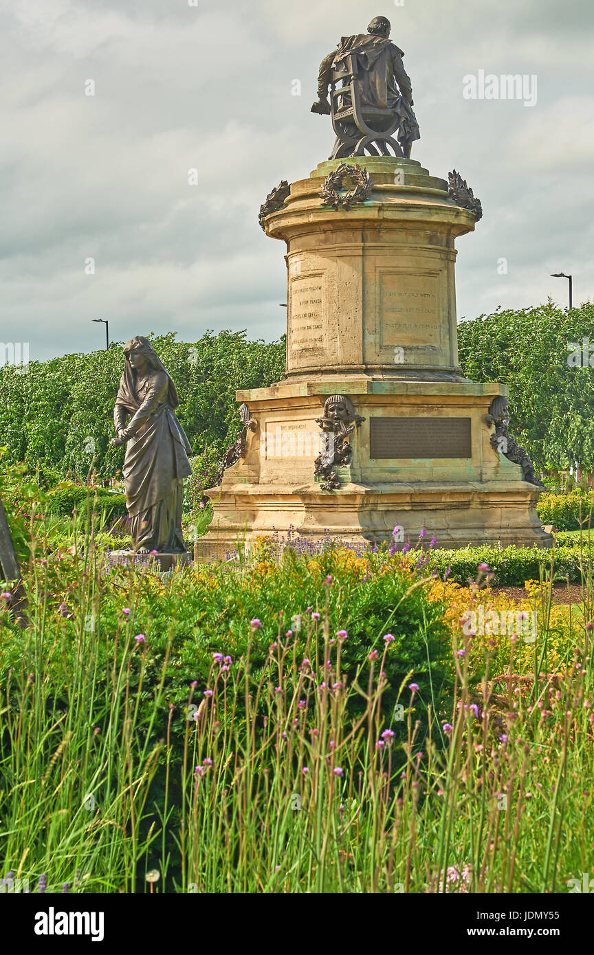 Statue of Lady Macbeth and William Shakespeare, part of the Gower Memorial statue in Bancroft Gardens Stratford upon Avon, Warwickshire Stock Photo