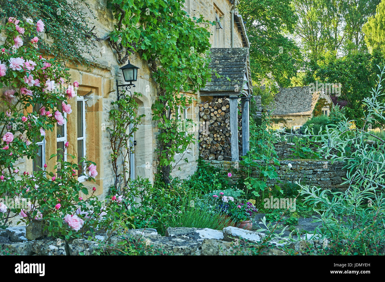 Stone cottages in the pretty Cotswold village of Lower Slaughter Stock Photo