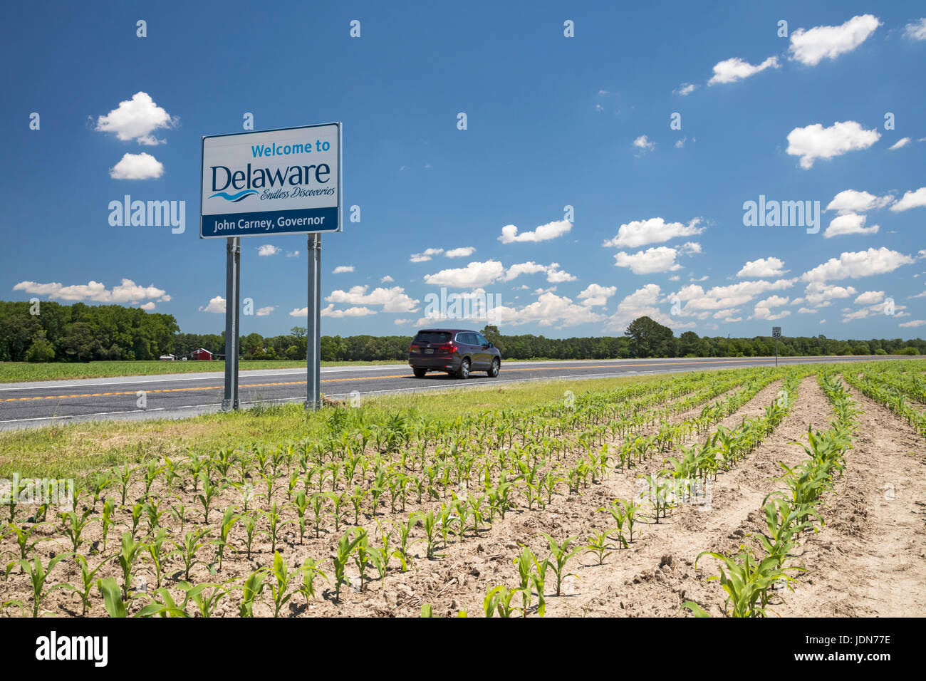 Atlanta, Delaware - A Welcome to Delaware sign beside a corn field in the southwestern part of the state. Stock Photo