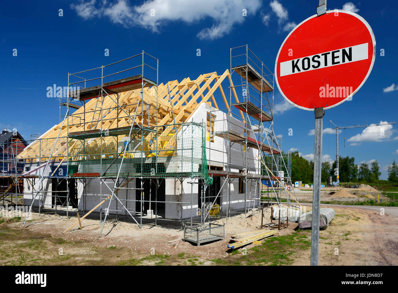 New building of a house and sign with label Costs, Neubau eines Hauses und Schild mit Aufschrift Kosten Stock Photo