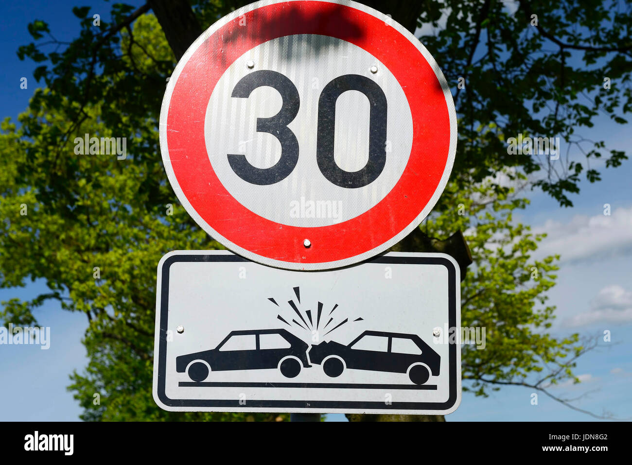 Sign Accident danger and 30 km/h of speed limitation, Schild Unfallgefahr und 30 km/h Geschwindigkeitsbegrenzung Stock Photo