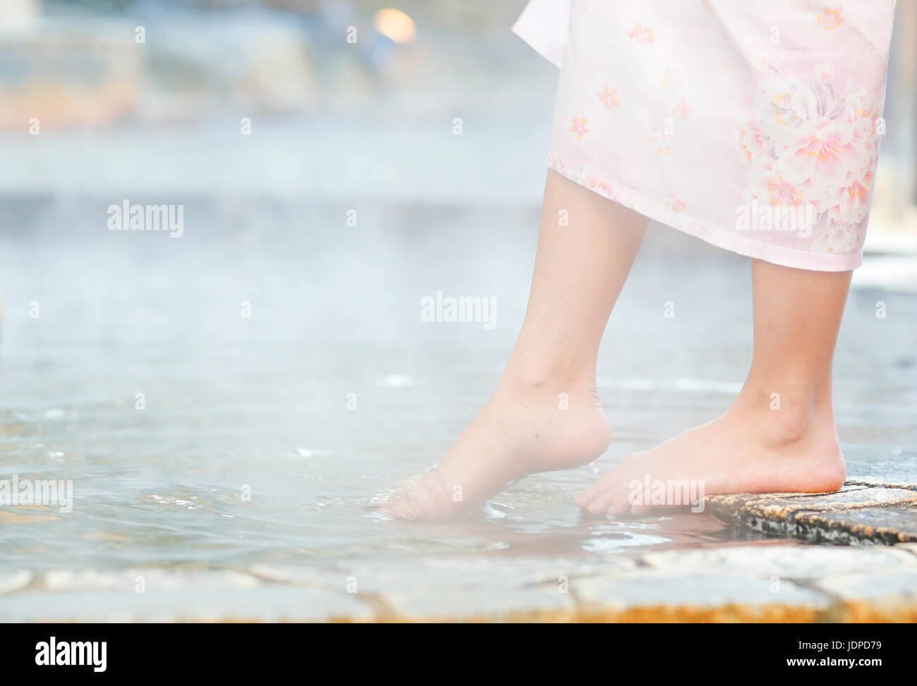 Japanese women open air bath hires stock photography and images Alamy