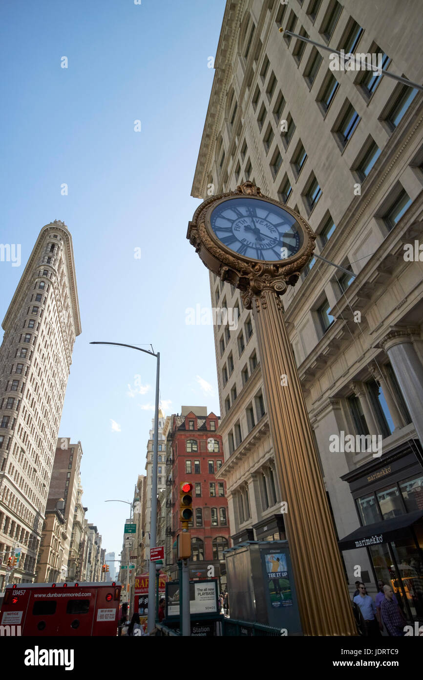 Fifth avenue clock hires stock photography and images Alamy