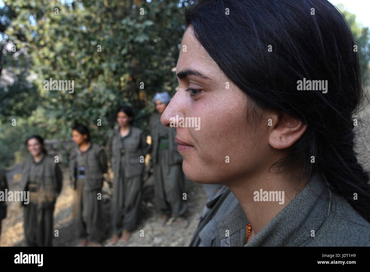 Middle east women military training hi-res stock photography and images ...