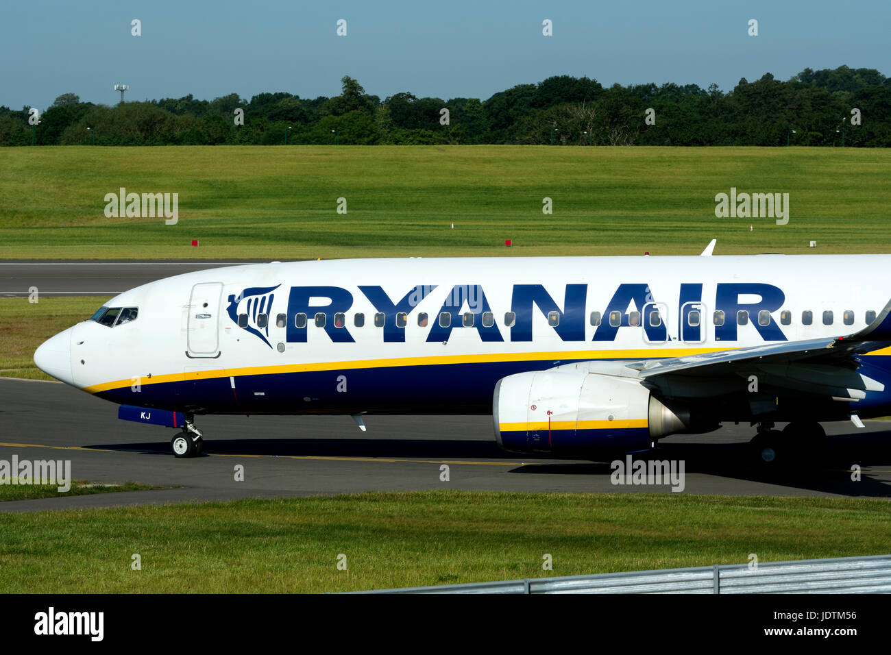 Ryanair Boeing 737-8AS taxiing at Birmingham Airport, UK (EI-EKJ) Stock Photo