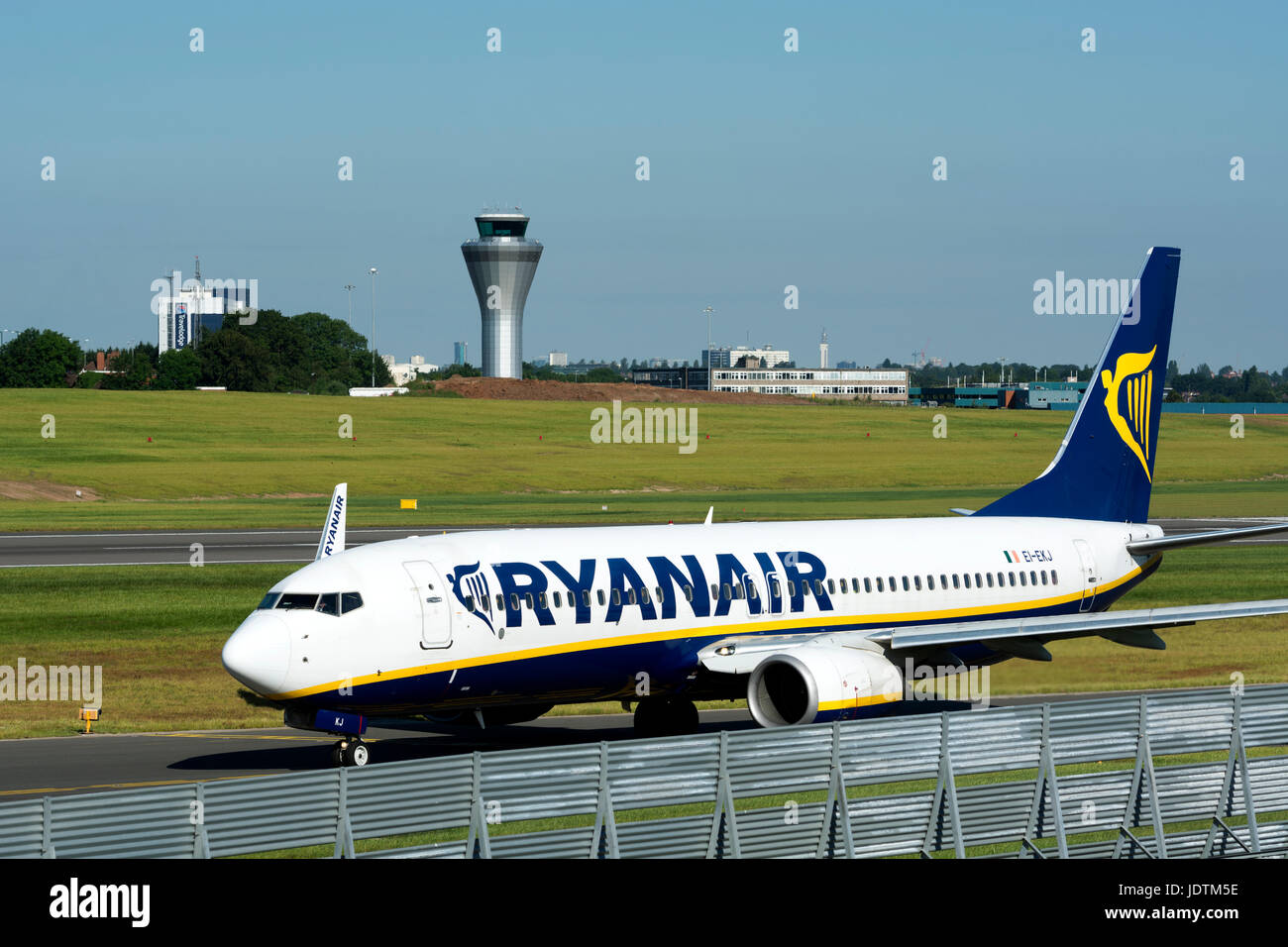 Ryanair Boeing 737-8AS taxiing at Birmingham Airport, UK (EI-EKJ) Stock Photo