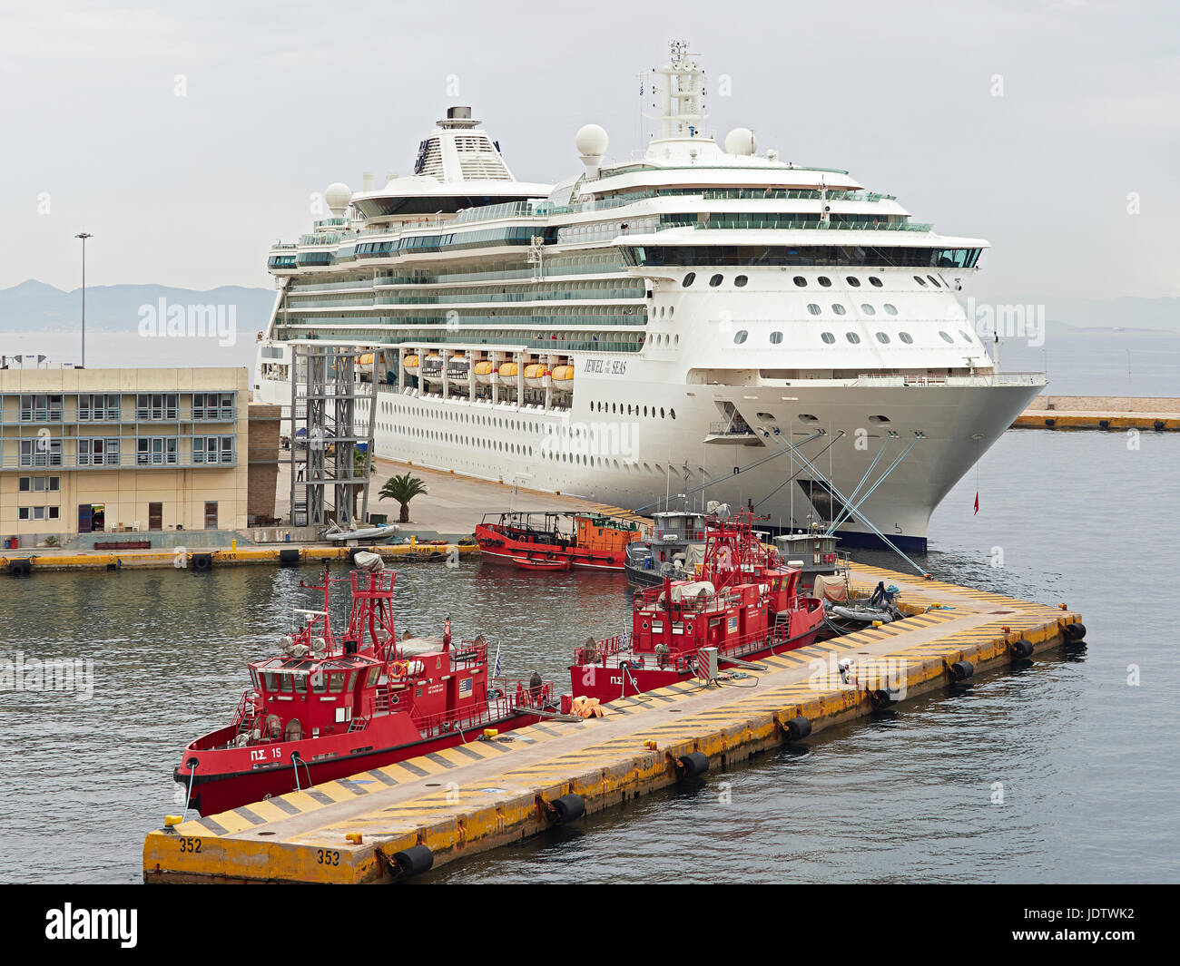 piraeus cruise port