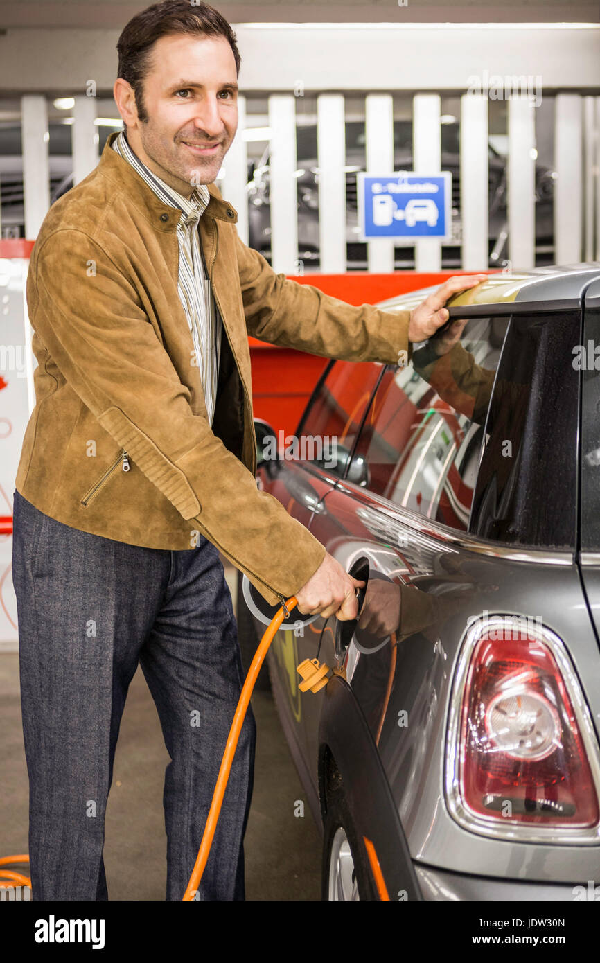 Do Car Dealers Fill the Gas Tank