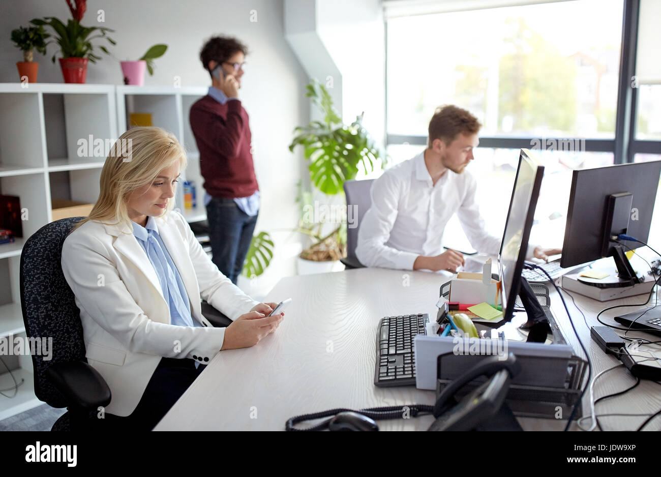 Business woman team typing hi-res stock photography and images - Alamy
