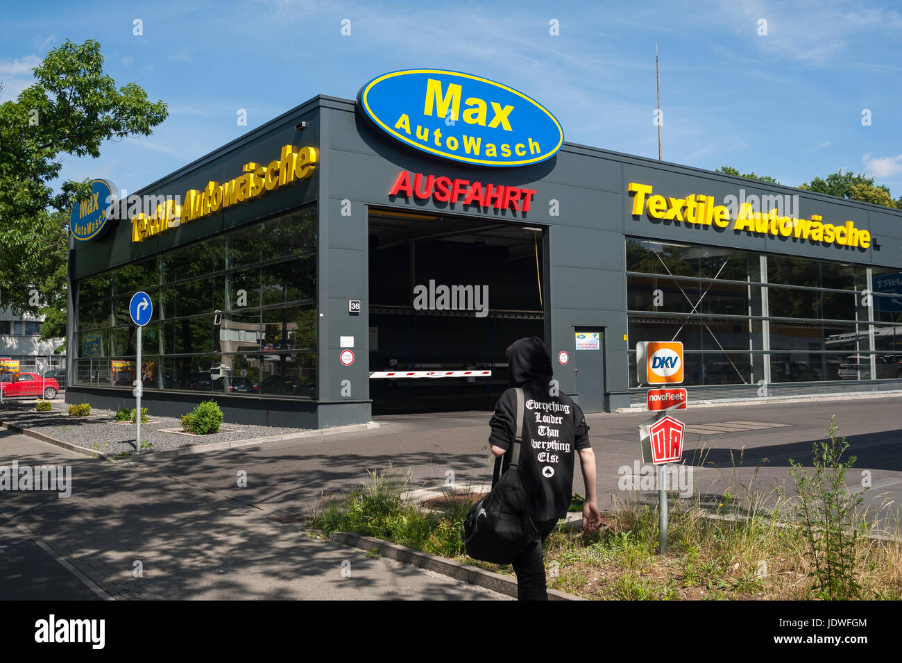 Berlin germany car wash hires stock photography and images Alamy