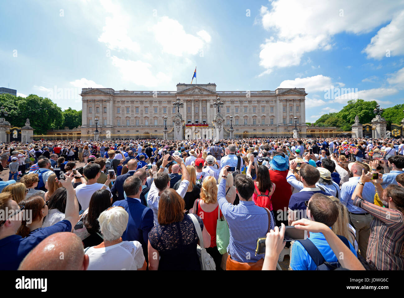 Crowds outside Buckingham Palace for Trooping the Colour 2017 in The Mall, London, UK Stock Photo
