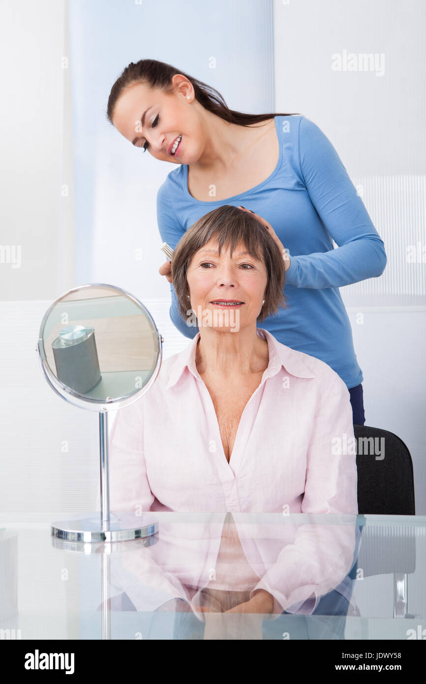 Combing hair 60s hires stock photography and images Alamy