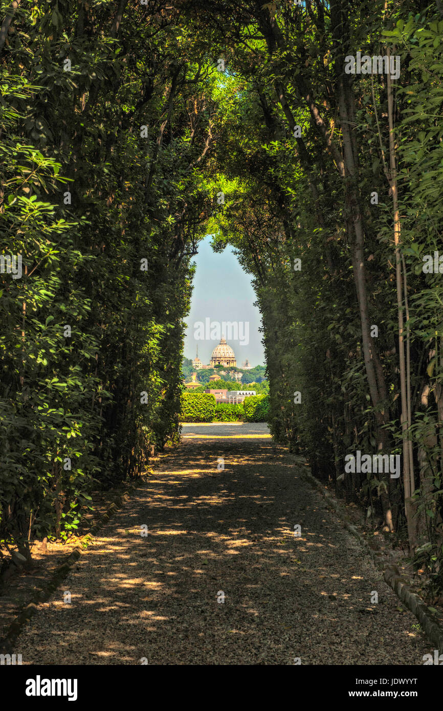 Briefely Gran priorato di Roma: the famous tree-lined path that usually is visible by the keyhole of Piazza dei Cavalieri di Malta, Rome, Italy Stock Photo