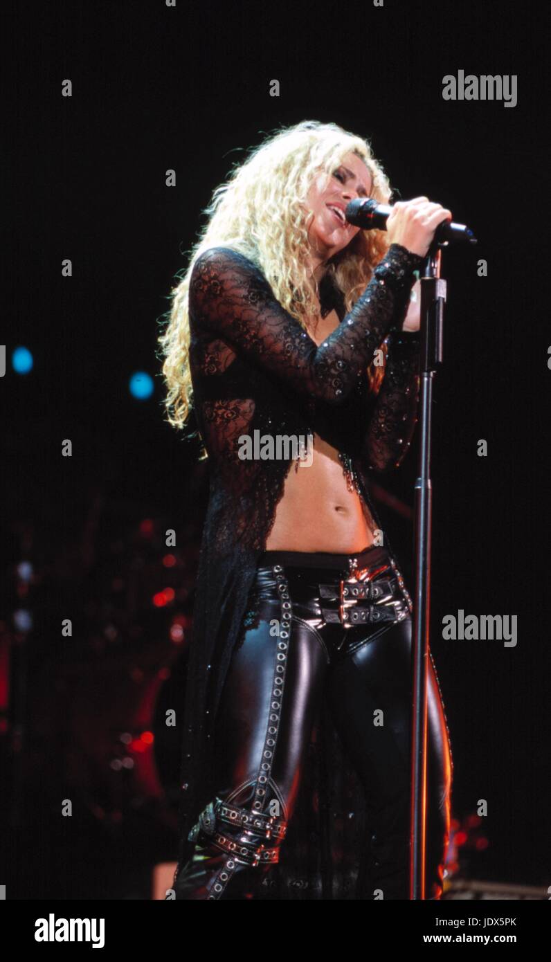 Shakira 2003 hi-res stock photography and images - Alamy