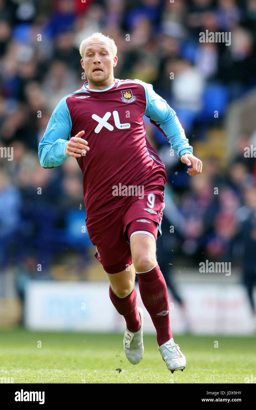 Ashton united fc hi-res stock photography and images - Alamy