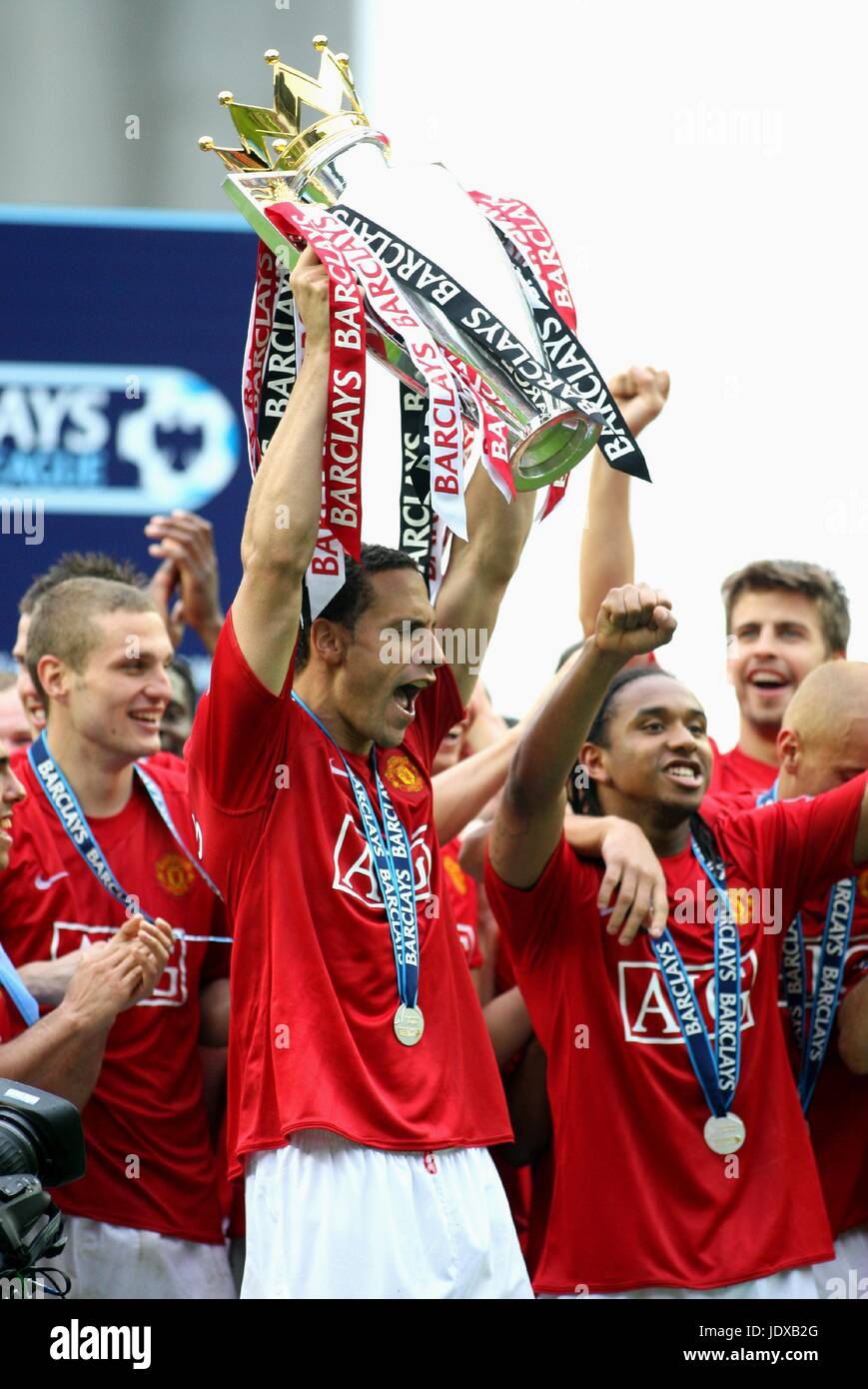 rio-ferdinand-premier-league-winners-07-08-jjb-stadium-wigan-england-11