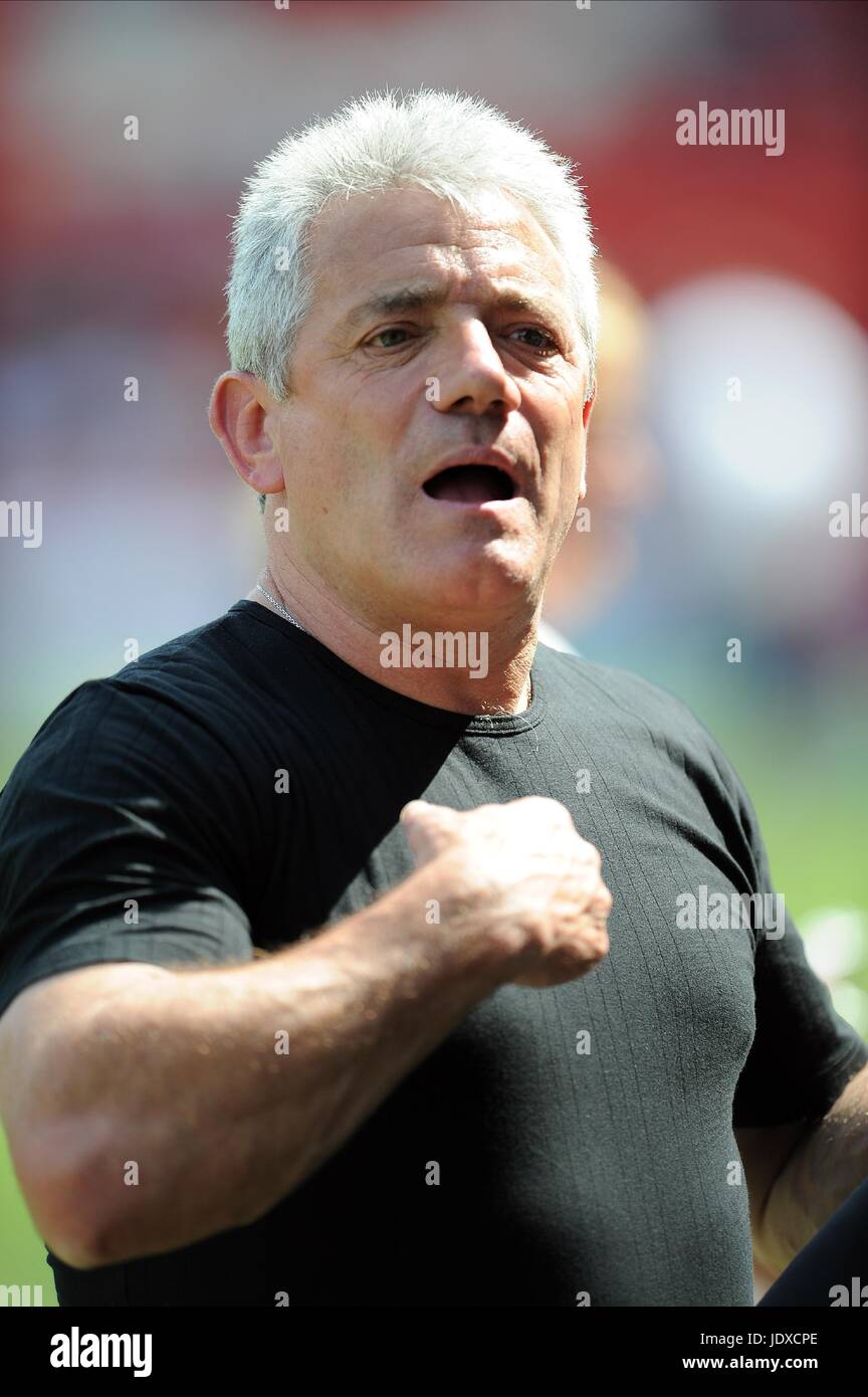 KEVIN KEEGAN NEWCASTLE UNITED FC MANAGER KEEPMOAT STADIUM DONCASTER