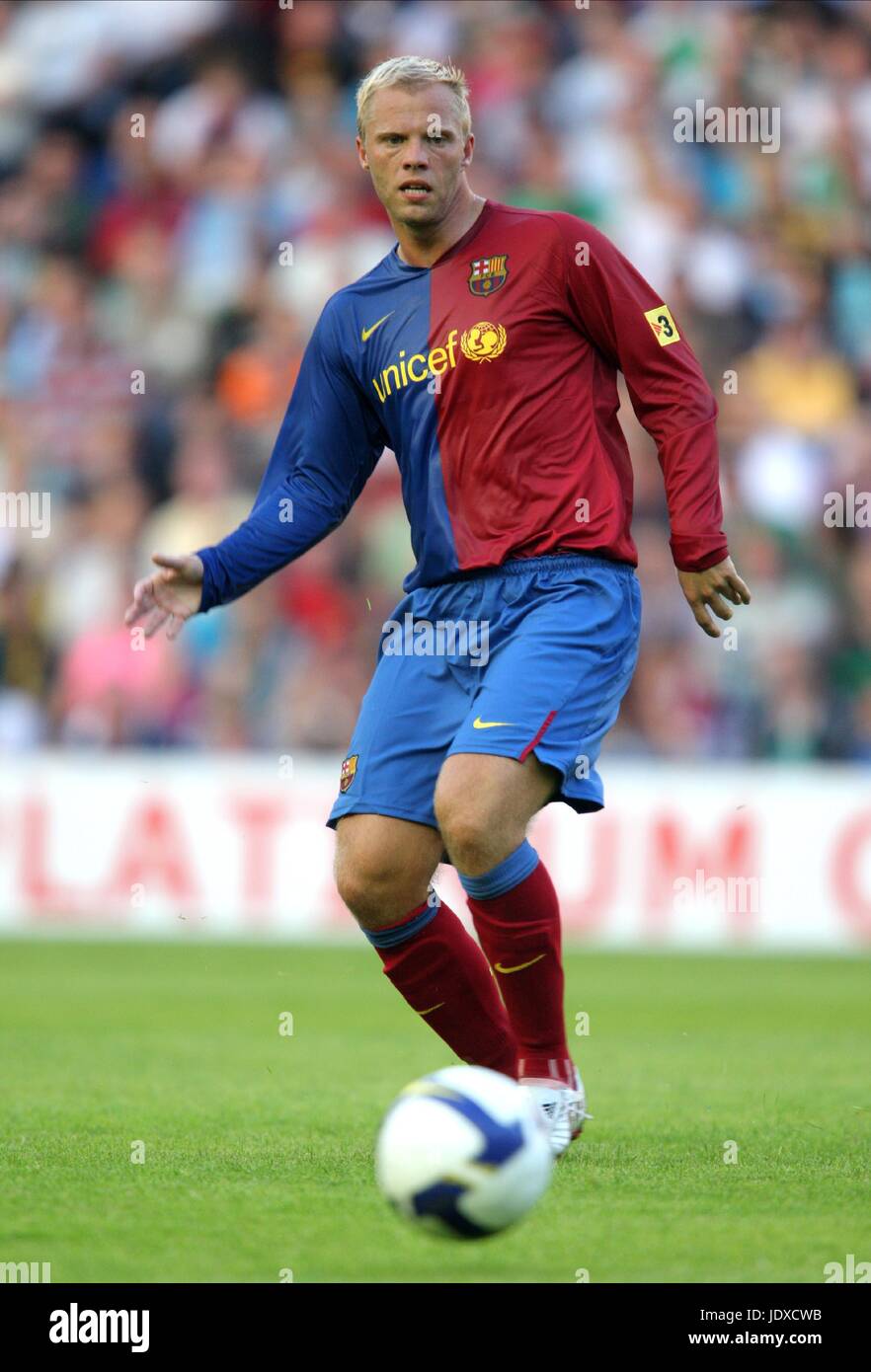Eidur gudjohnsen barcelona hi-res stock photography and