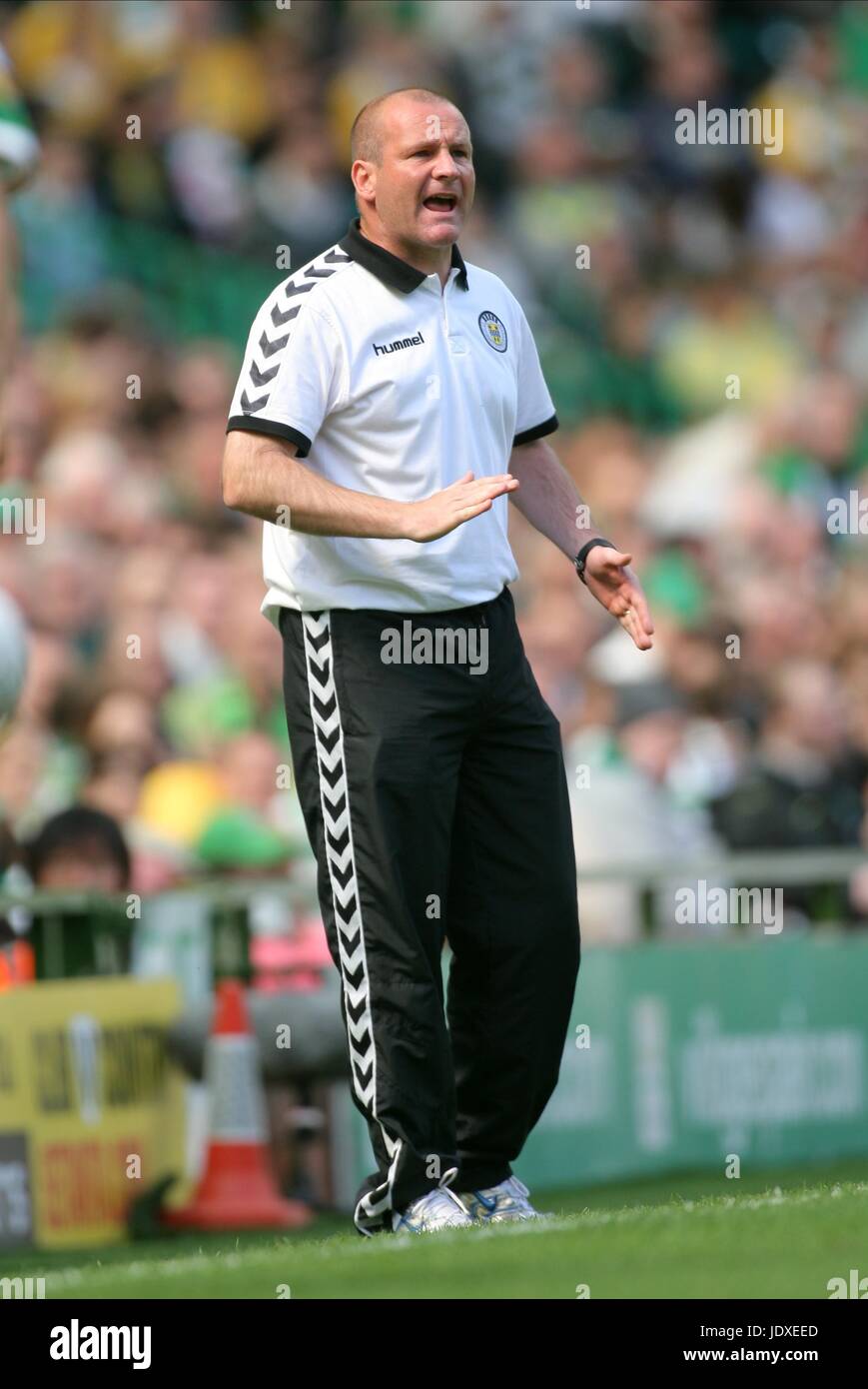 GUS MCPHERSON ST.MIRREN FC MANAGER PARKHEAD GLASGOW SCOTLAND 10 August
