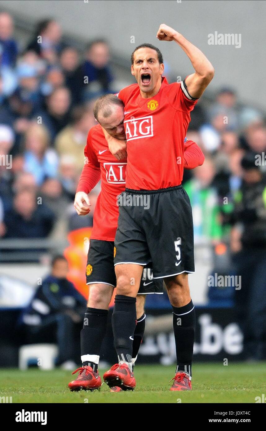 Rio Ferdinand Wayne Rooney Celebrates Goal Manchester City V Stock Photo Alamy