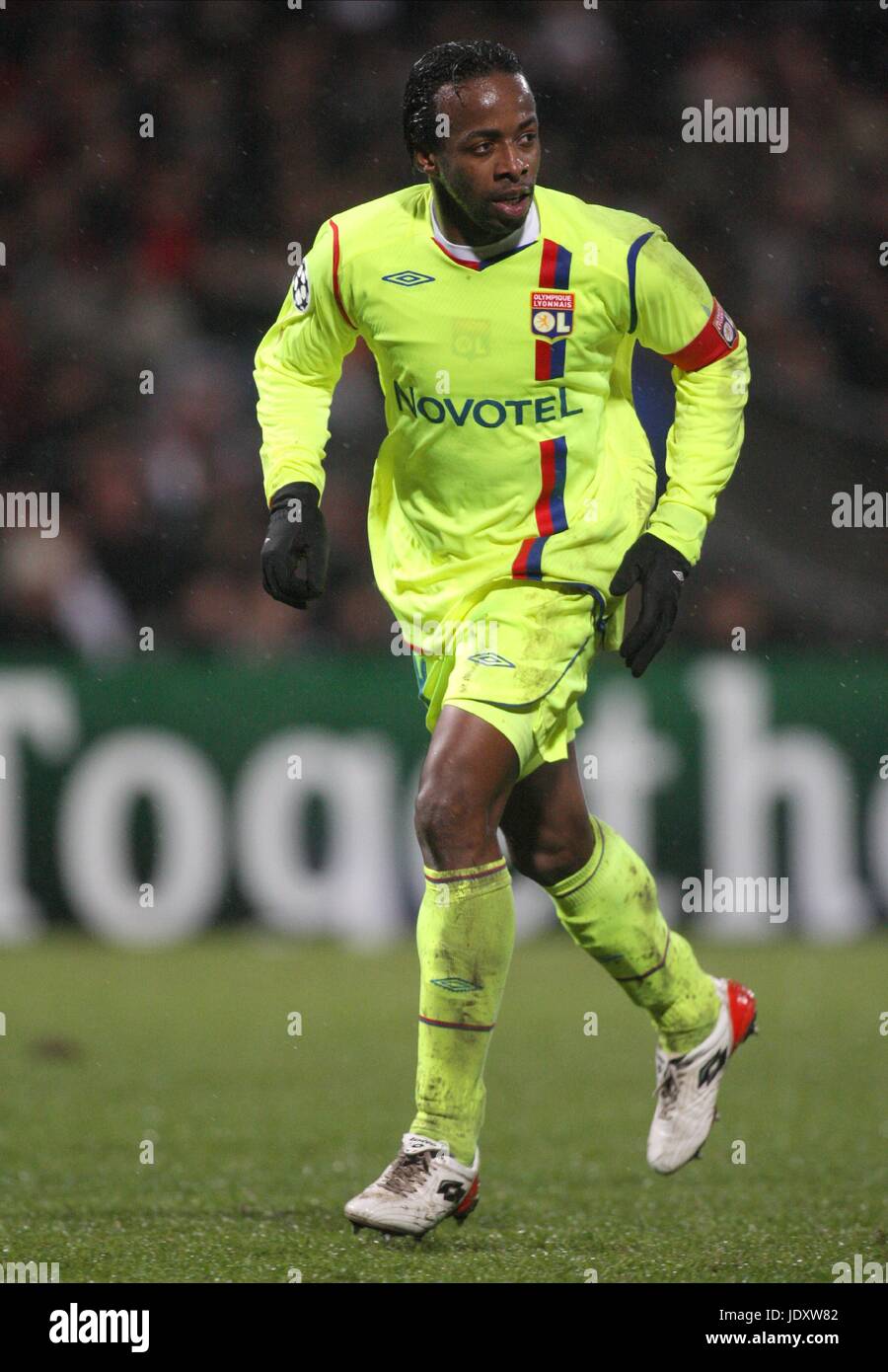 1,043 Olympique Lyonnais Sydney Govou Photos & High Res Pictures - Getty  Images