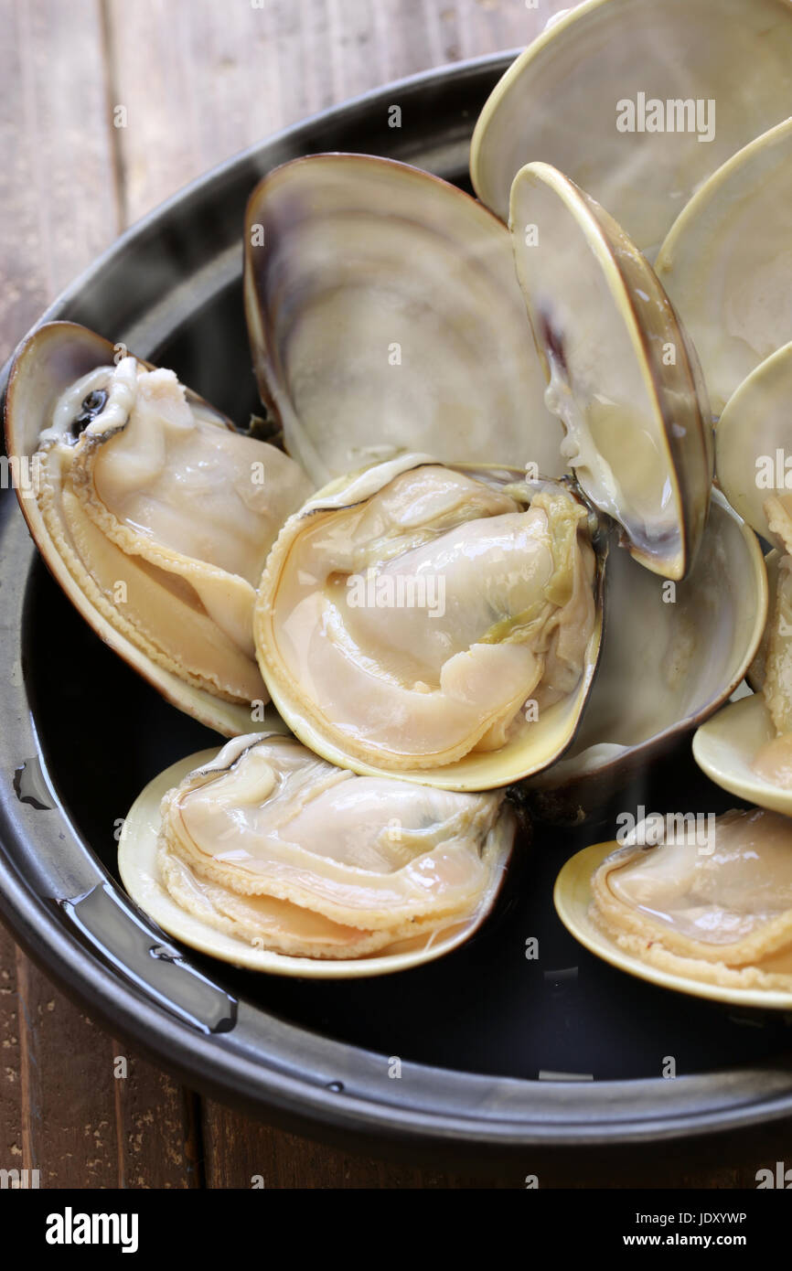 sake steamed japanese clams, hamaguri no sakamushi Stock Photo Alamy