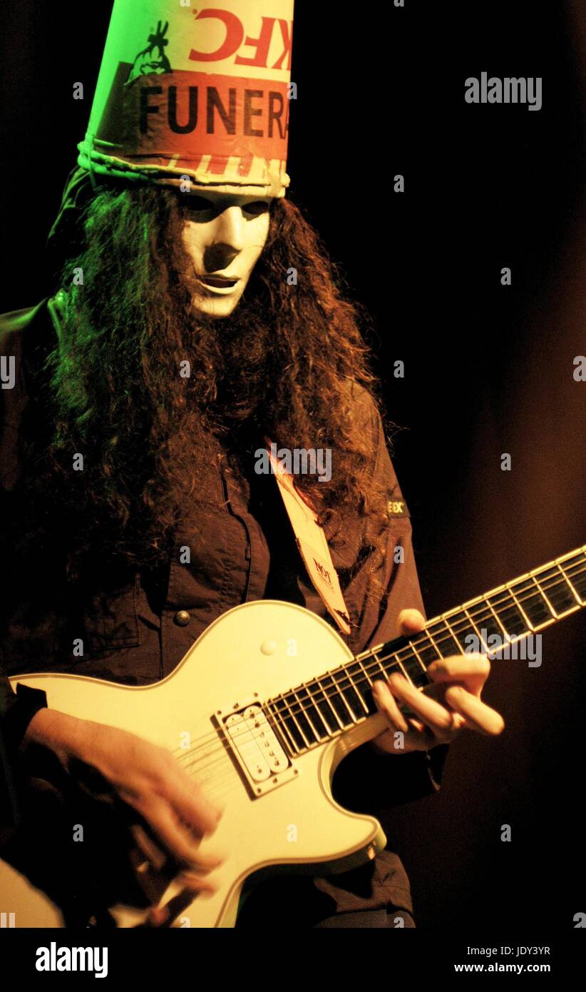 Buckethead and Giant Robot performing at The Independent, San Francisco,  May 28, 2004 © Anthony Pidgeon / MediaPunch Stock Photo - Alamy