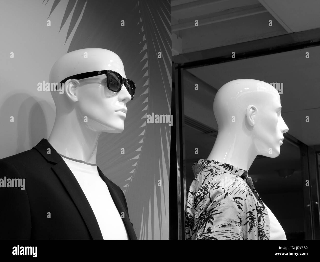 Shop window manikin Black and White Stock Photos & Images Alamy