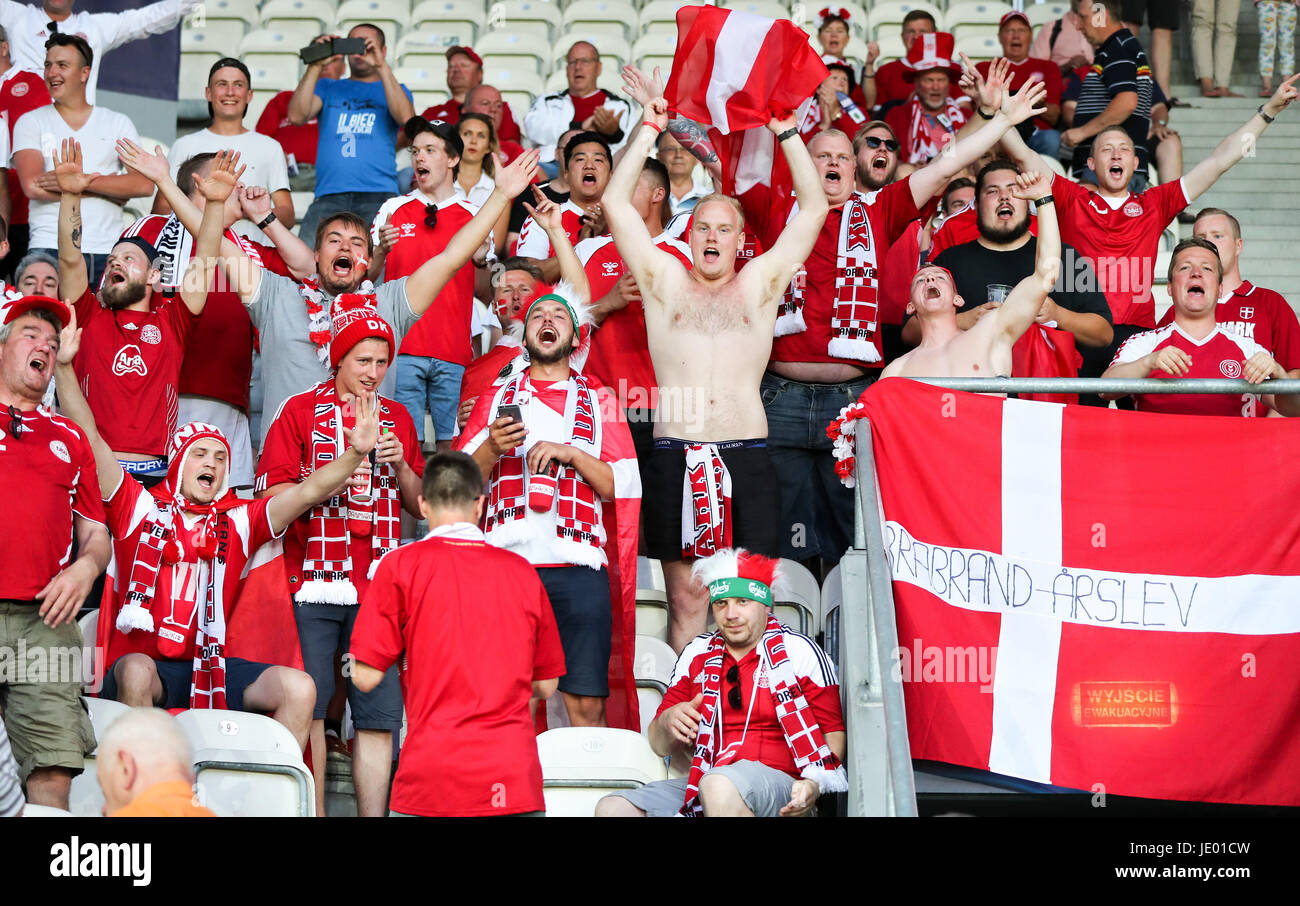 Cracow, Poland. 21st June, 2017. Danish fans cheer on their team during the group C preliminary stage soccer match between Germany and Denmark at the U-21 European Championship that took place in Cracow, Poland, 21 June 2017. Photo: Jan Woitas/dpa-Zentralbild/dpa/Alamy Live News Stock Photo