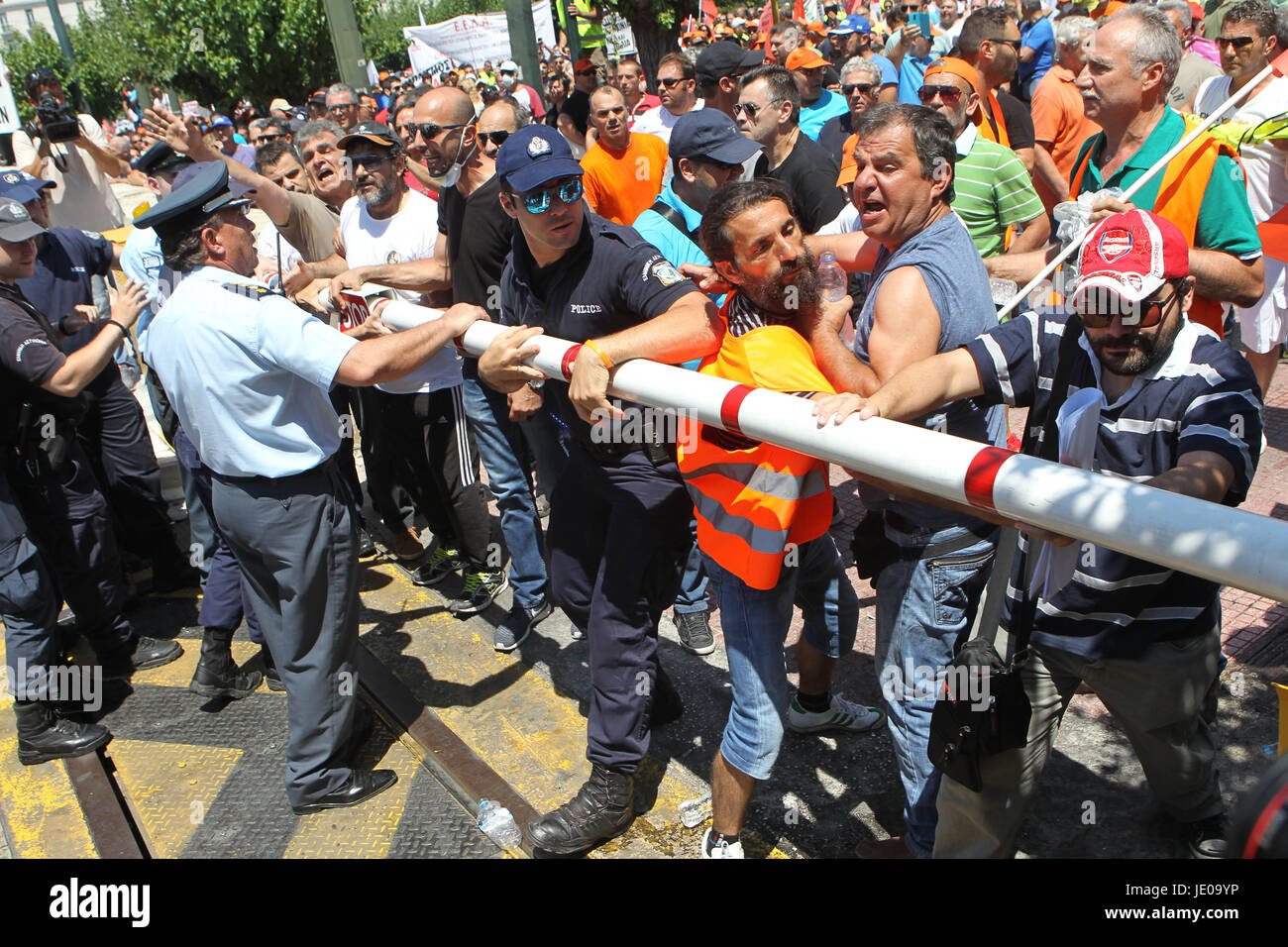 Athens, Greece. 22nd June, 2017. Tension between Municipal waste