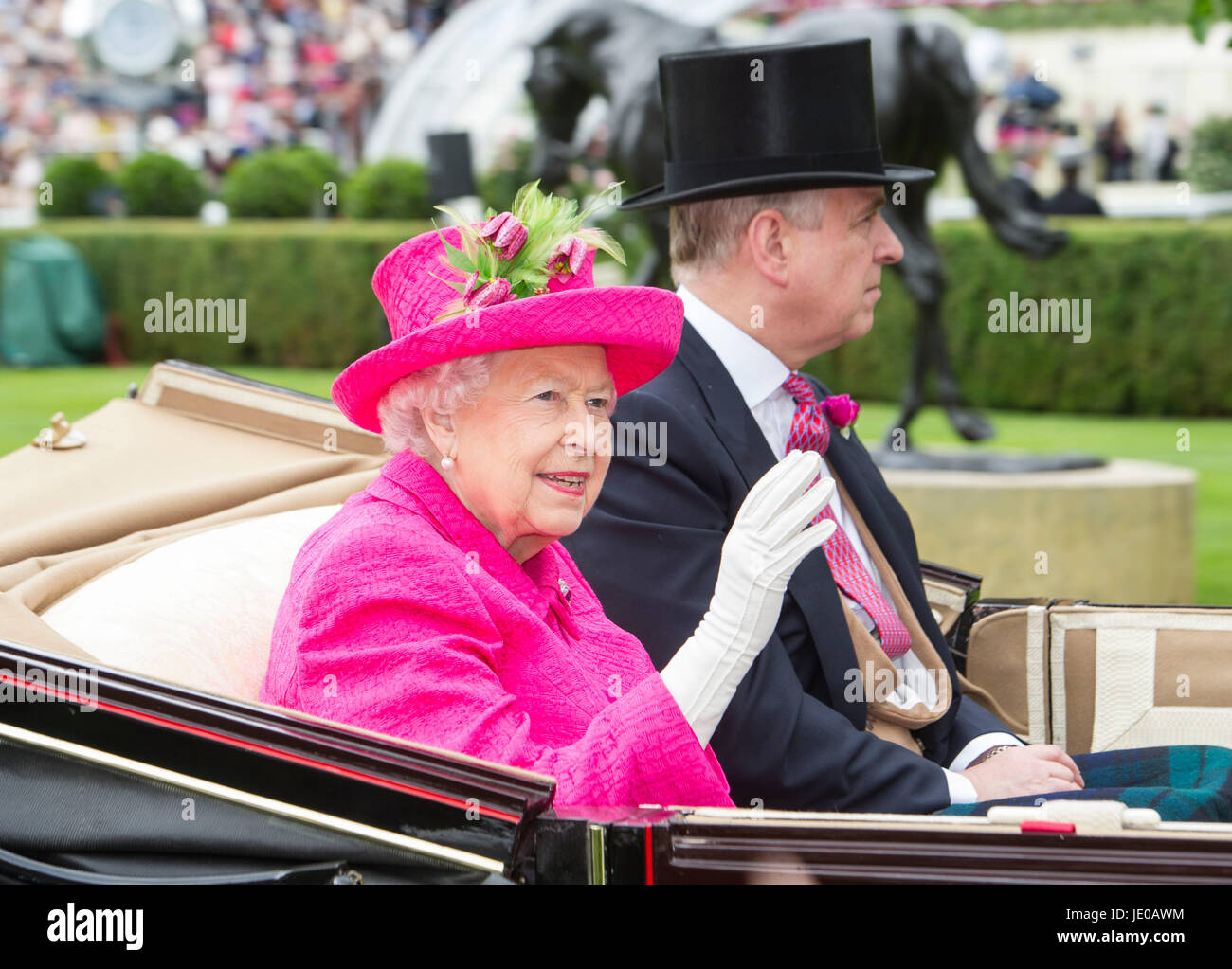 Ascot, Berkshire, UK. 22nd June, 2017. Queen Elizabeth arrives at Royal Ascot 22 June 2017. Credit: John Beasley/Alamy Stock Photo