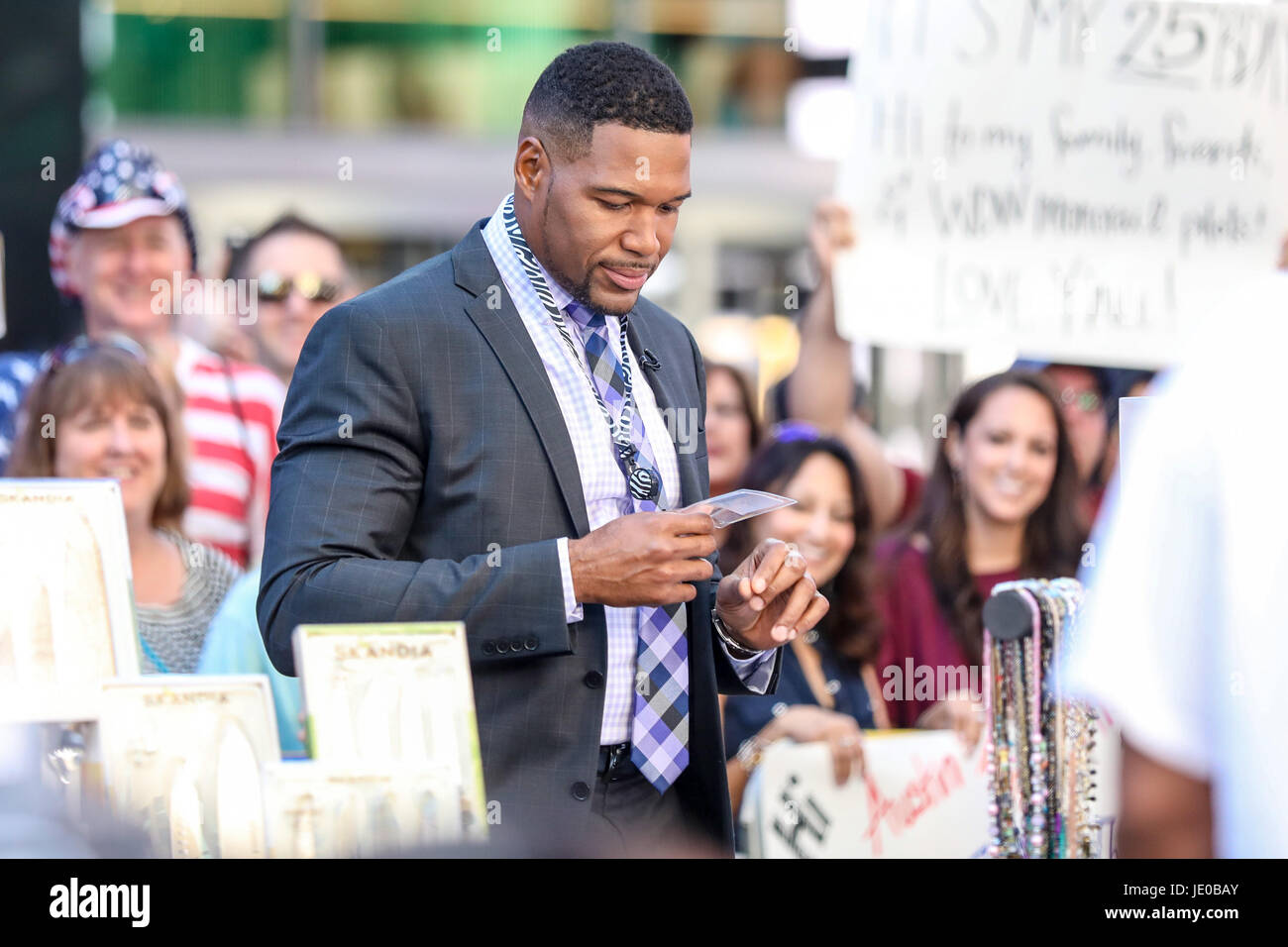 New York, USA. 22nd Jun, 2017. Former US football player and presenter Michael Strahan is seen arriving on a television program in New York on Thursday morning (PHOTO: VANESSA CARVALHO/BRAZIL PHOTO PRESS) Credit: Brazil Photo Press/Alamy Live News Stock Photo
