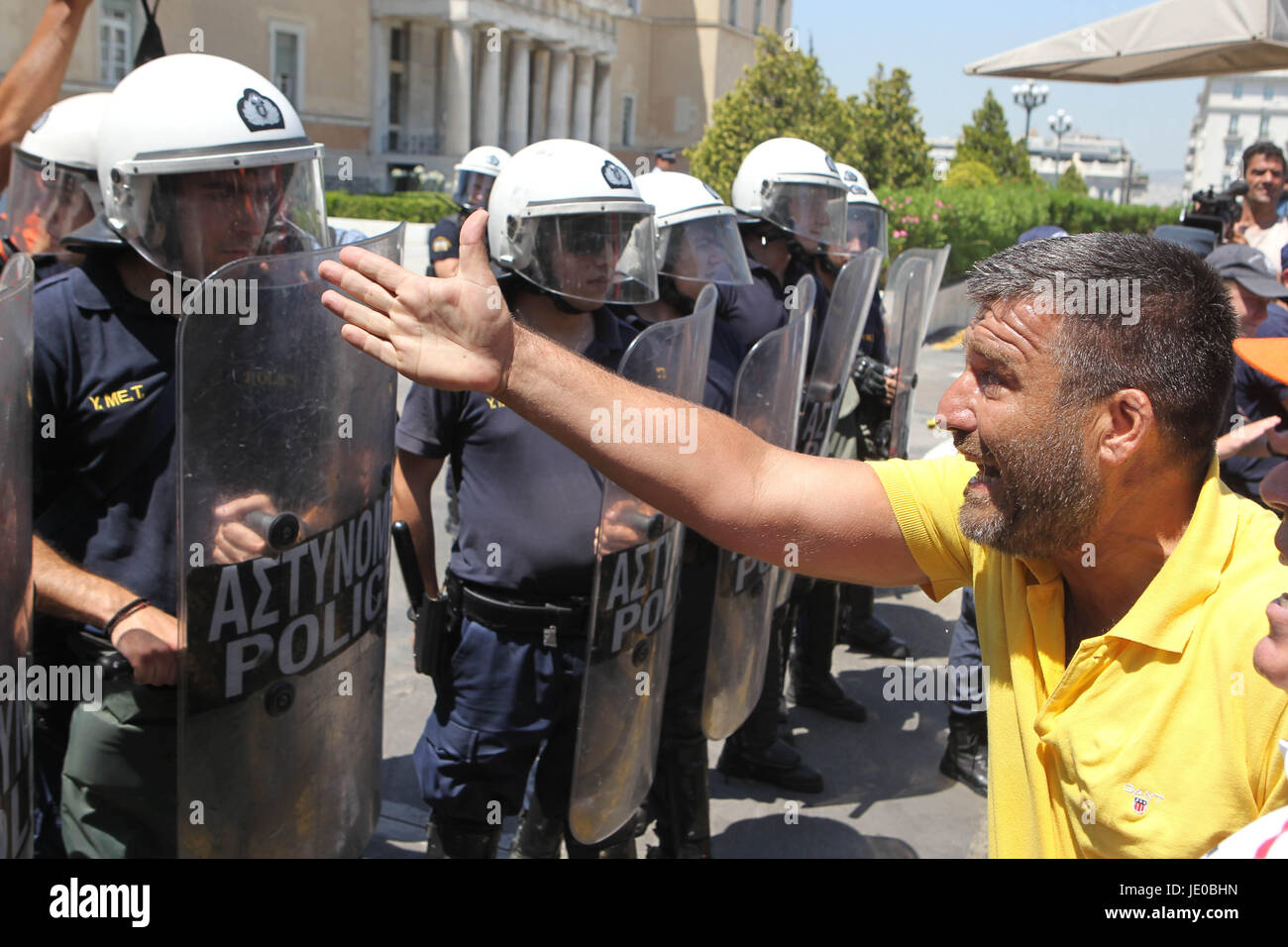 Athens, Greece. 22nd June, 2017. Tension between Municipal waste